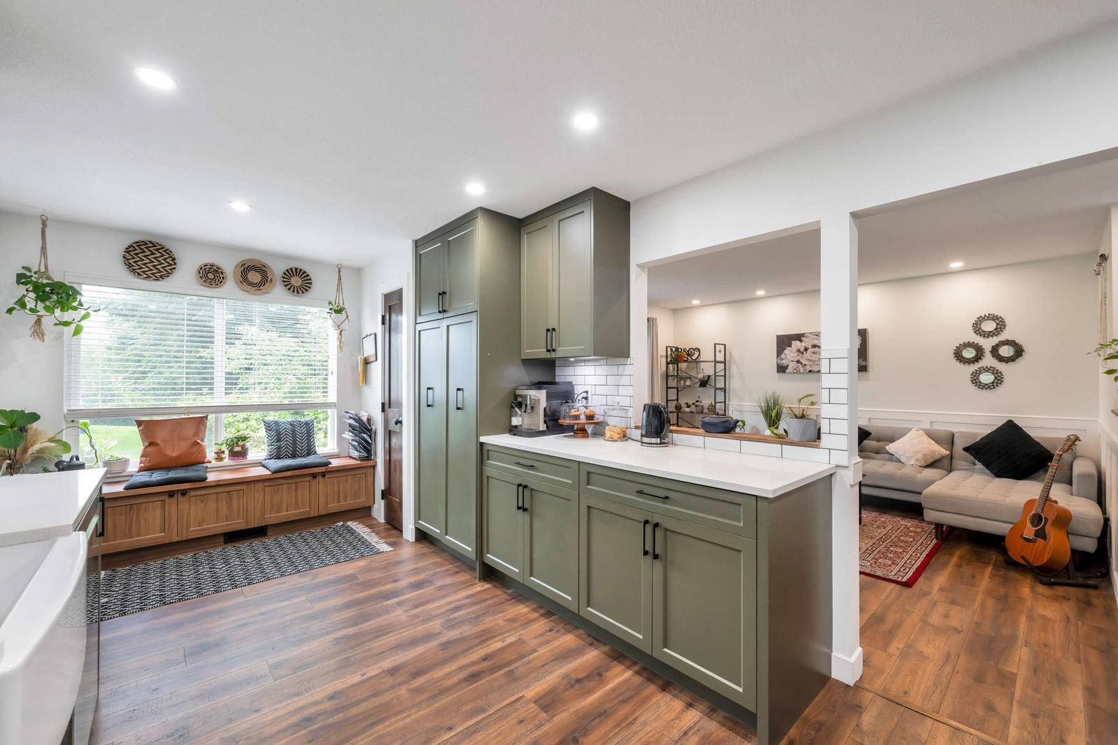 Listing Image 11
