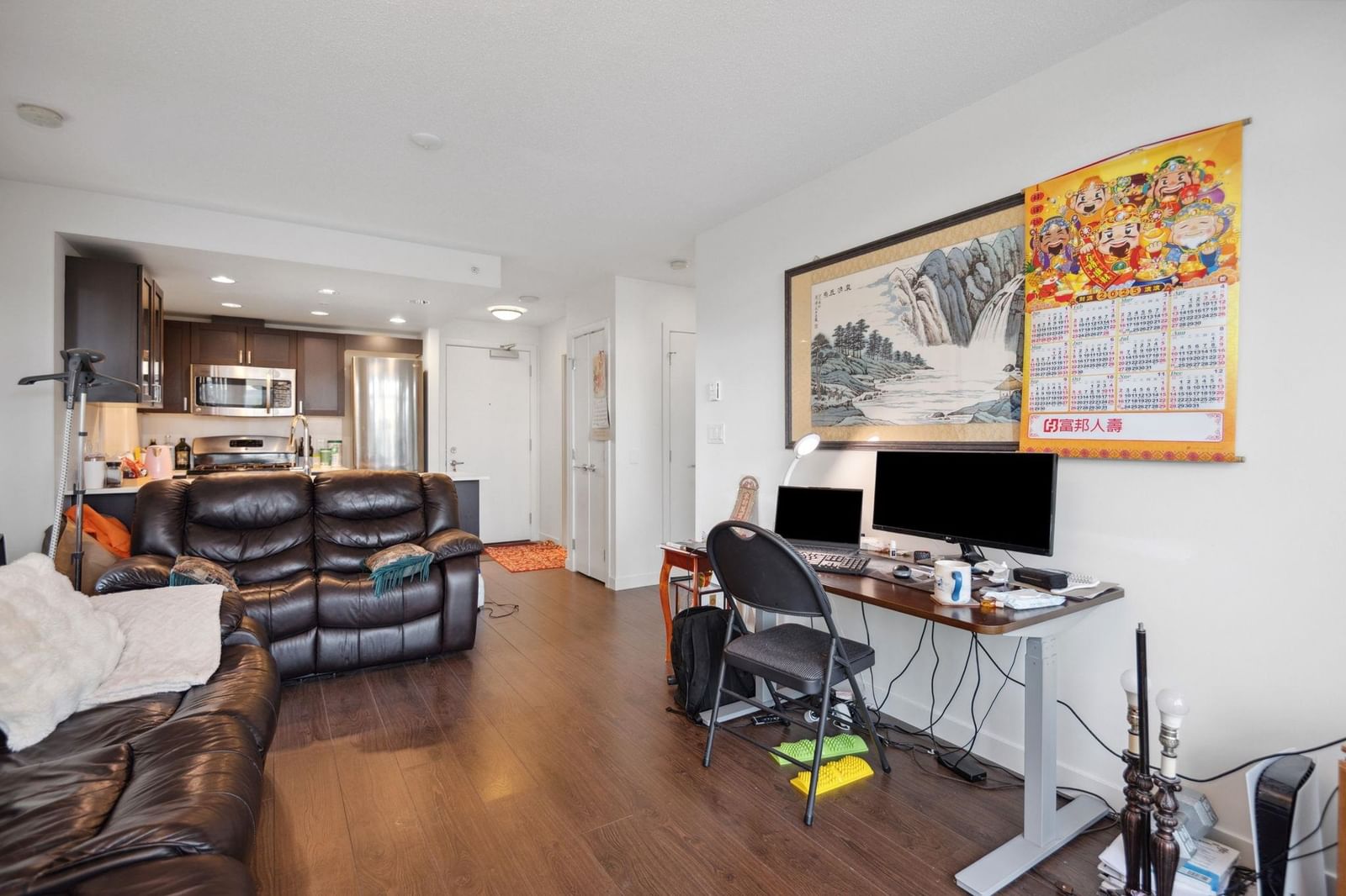 Listing Image 4