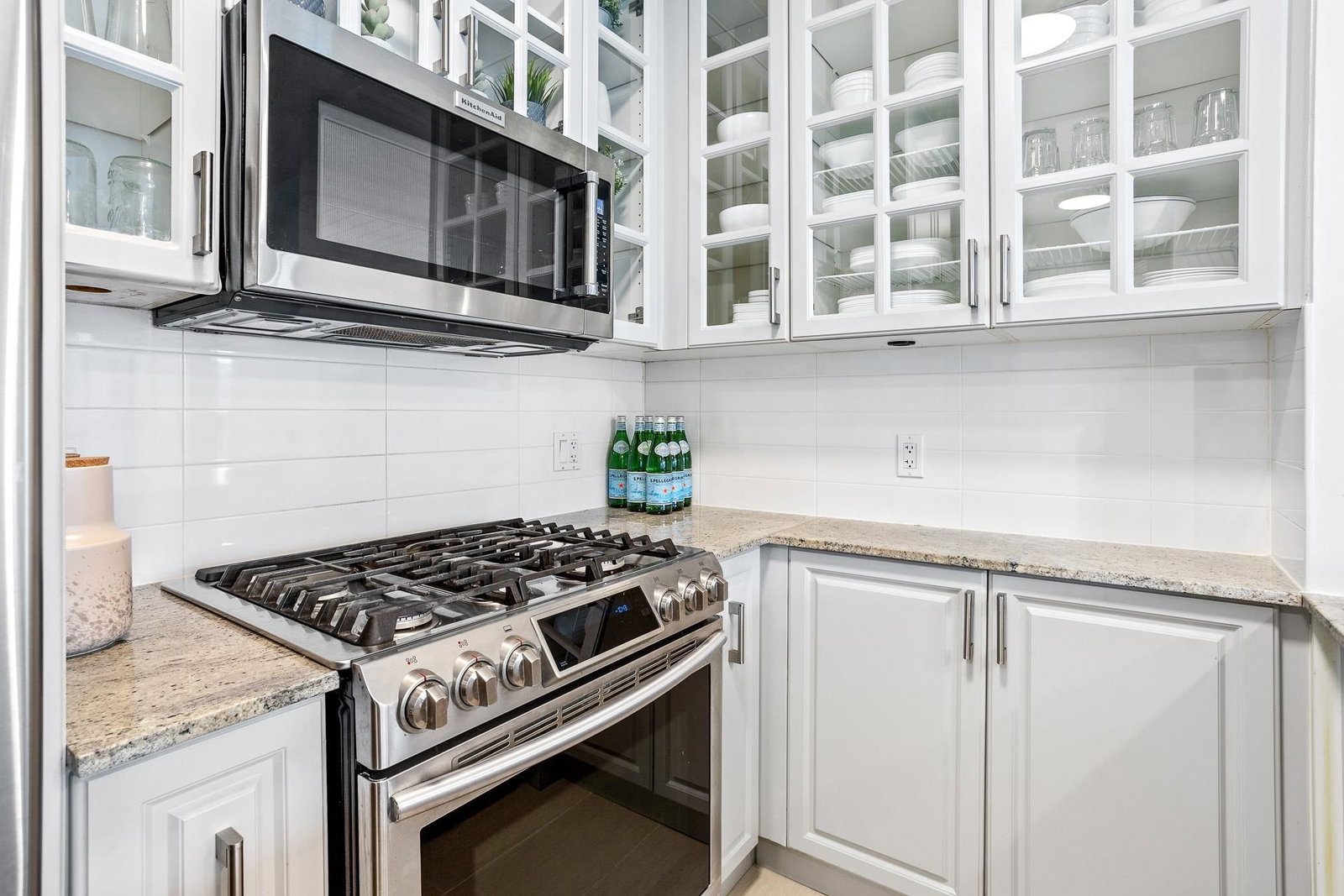 Listing Image 12