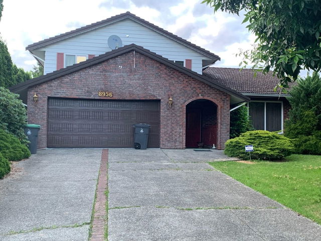 8956 Ursus Crescent