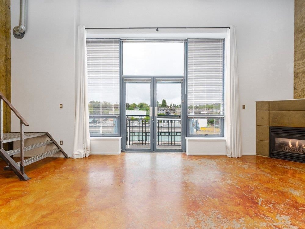 Listing Image 11