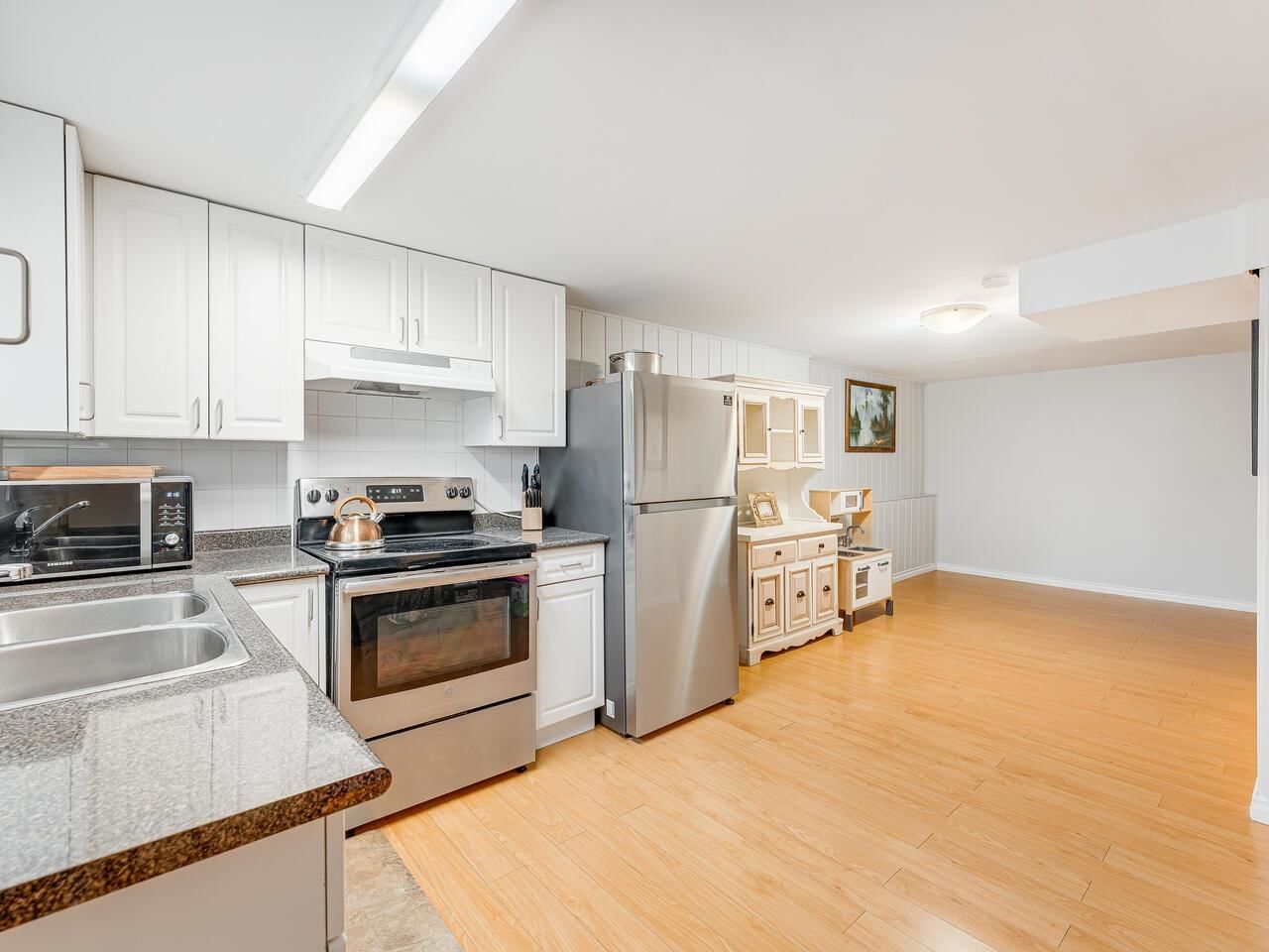 Listing Image 14