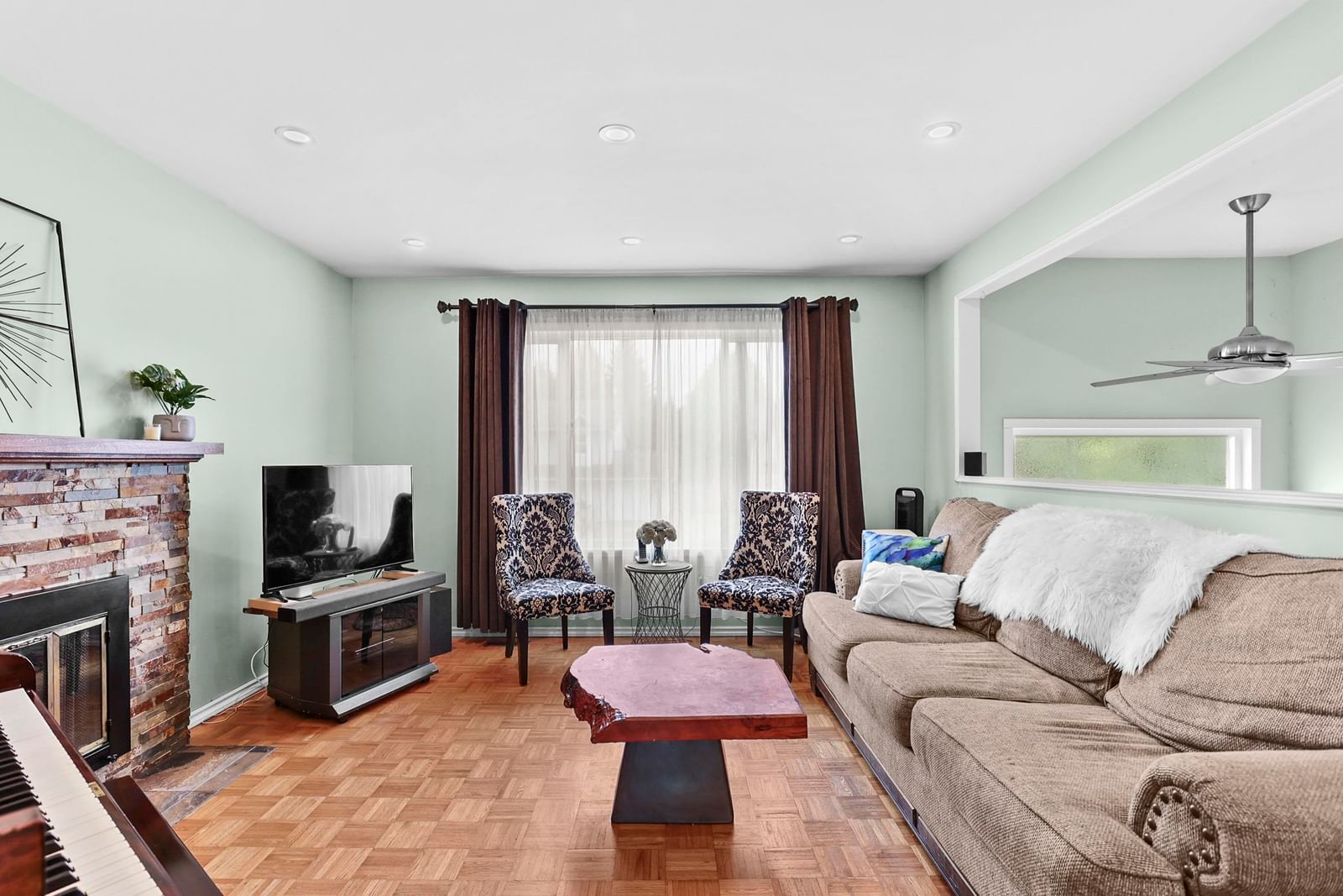 Listing Image 4