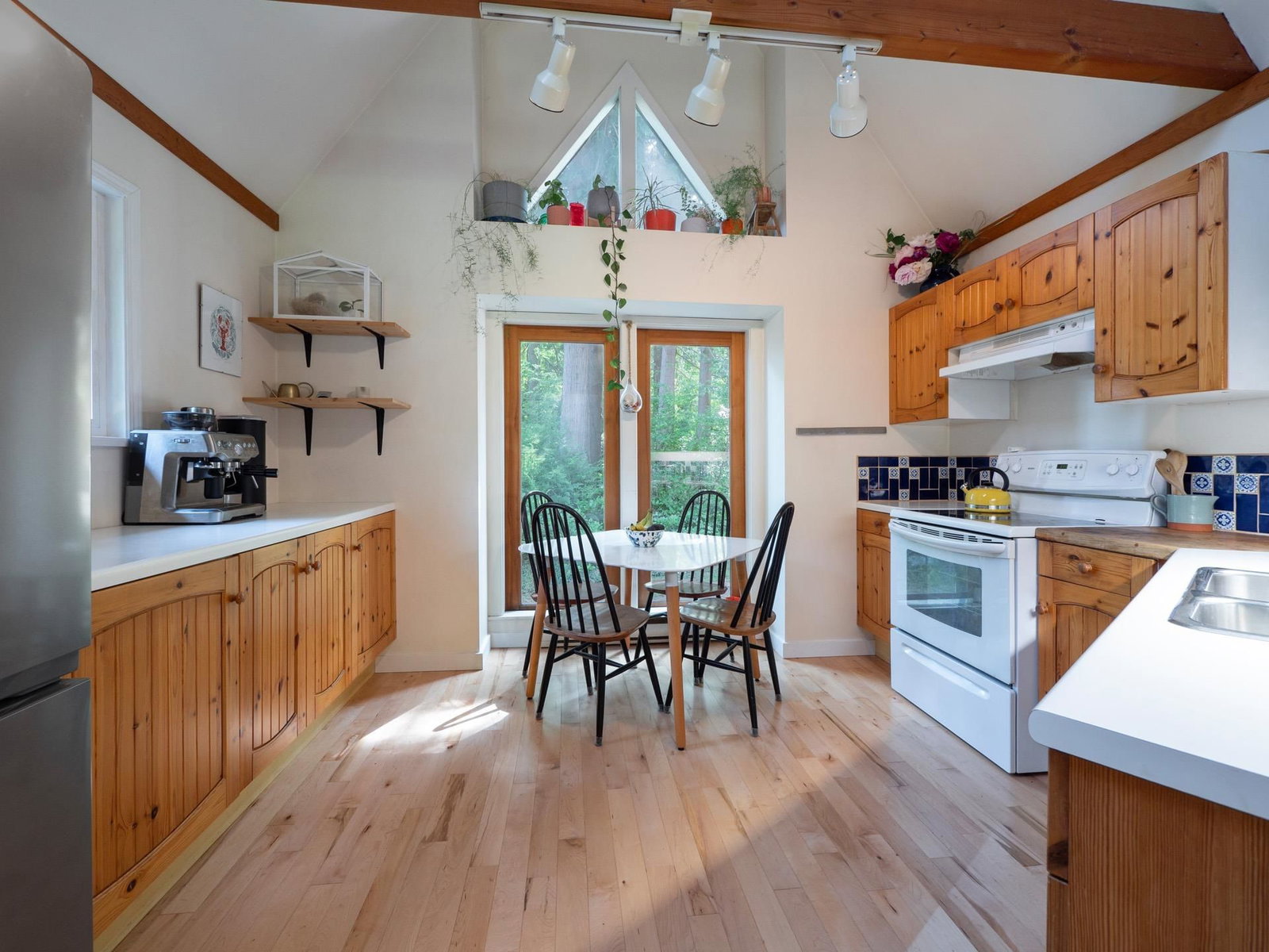 Listing Image 5