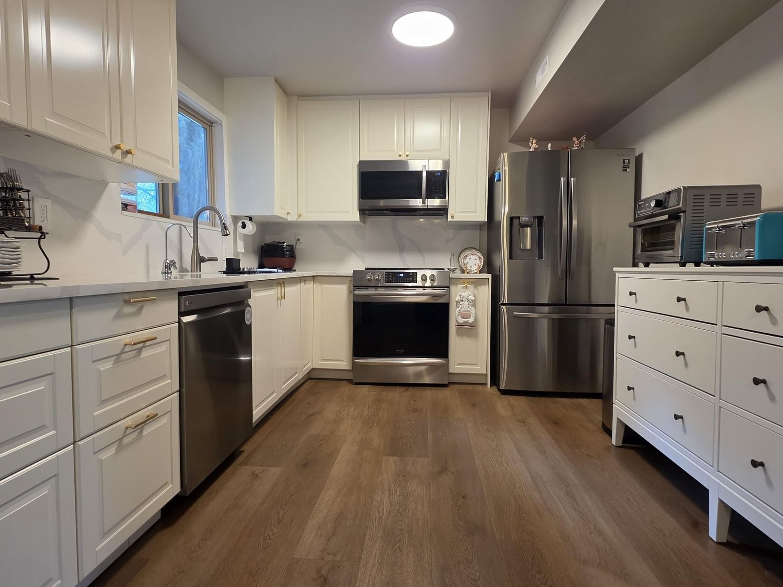 Listing Image 8