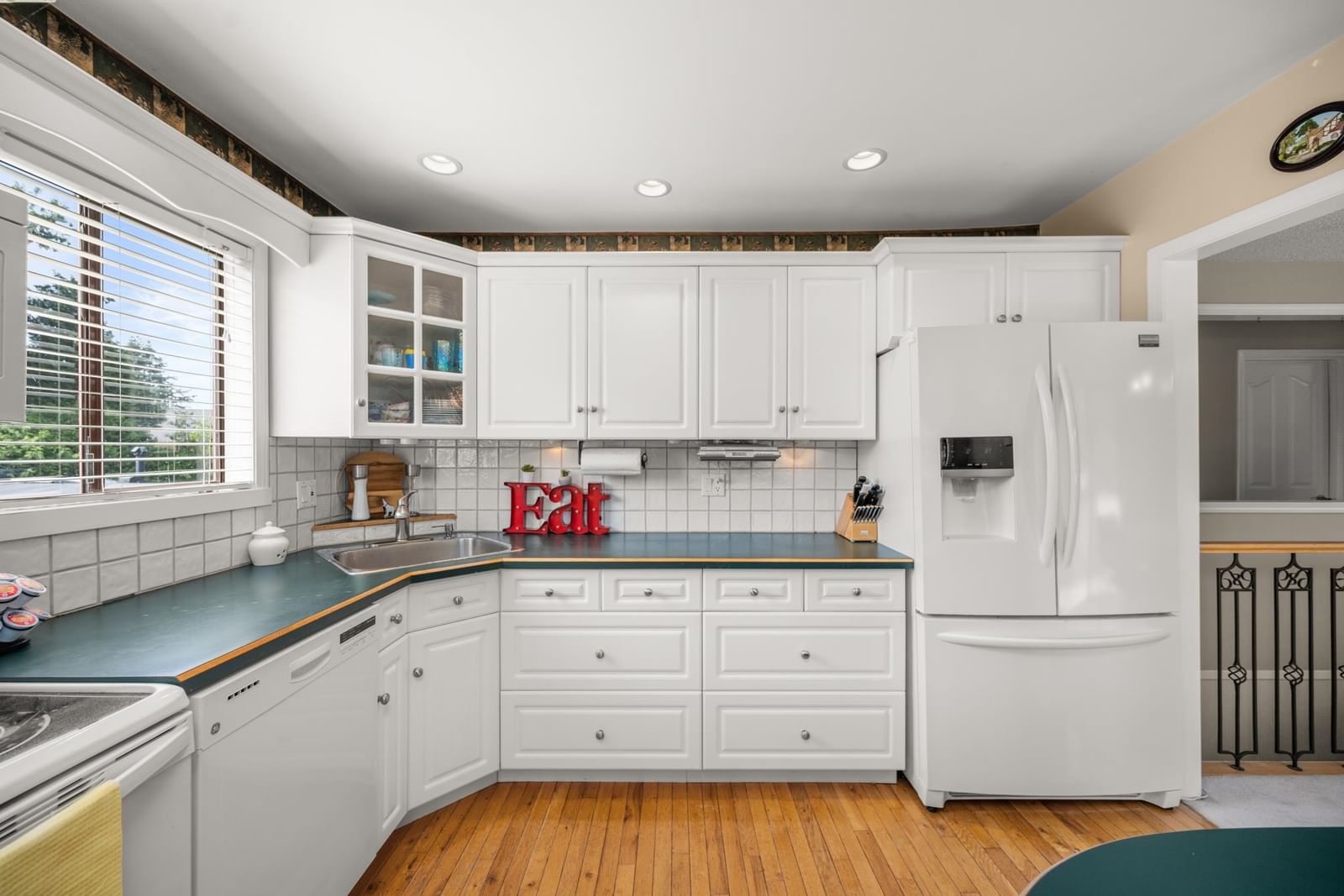 Listing Image 12