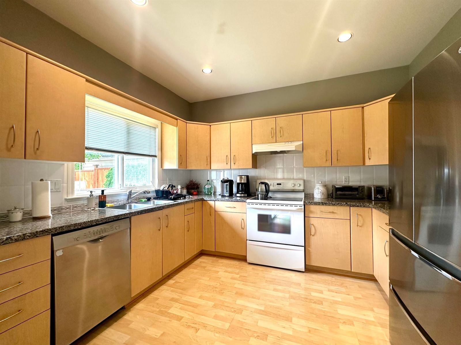 Listing Image 15