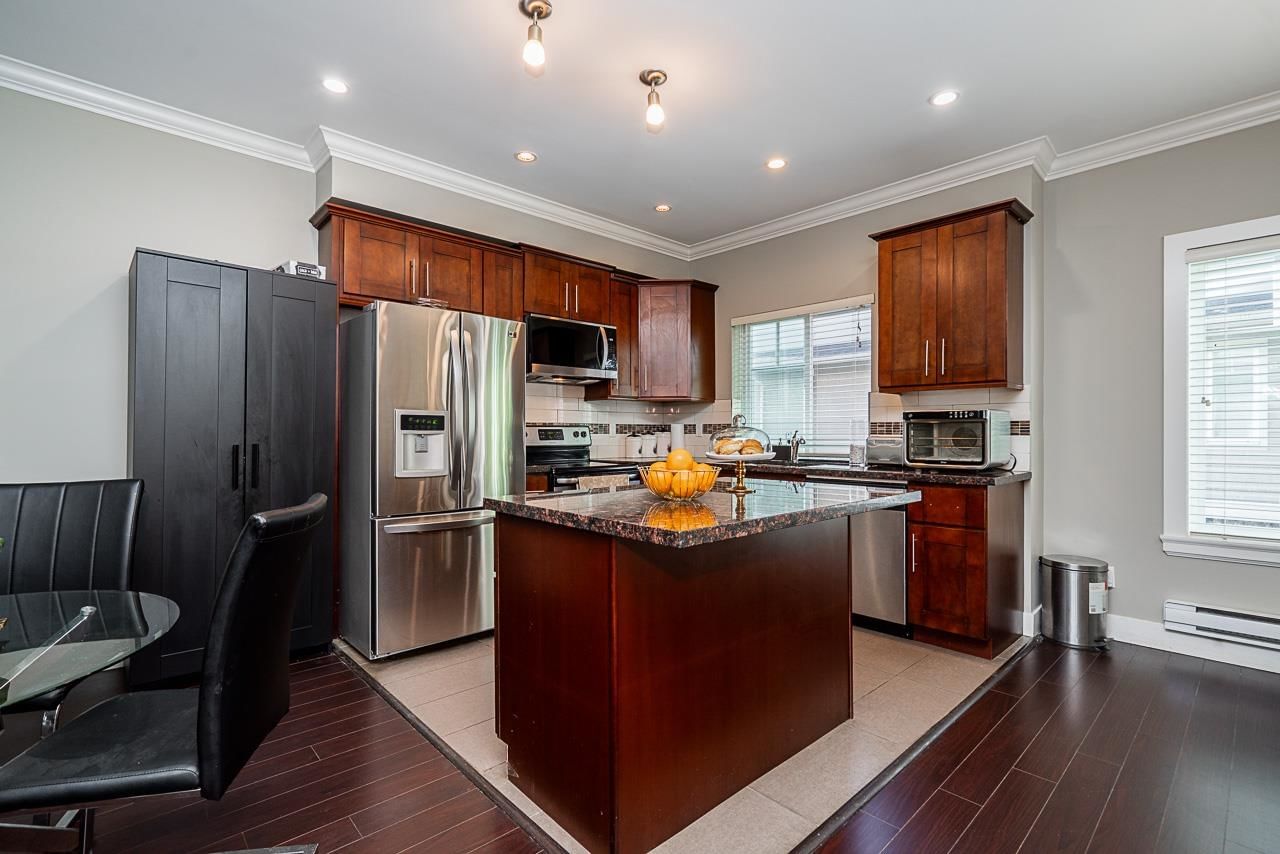 Listing Image 11