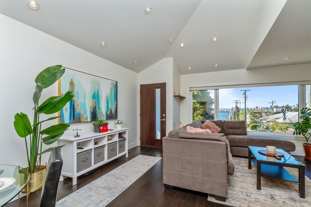 384 4th Street E