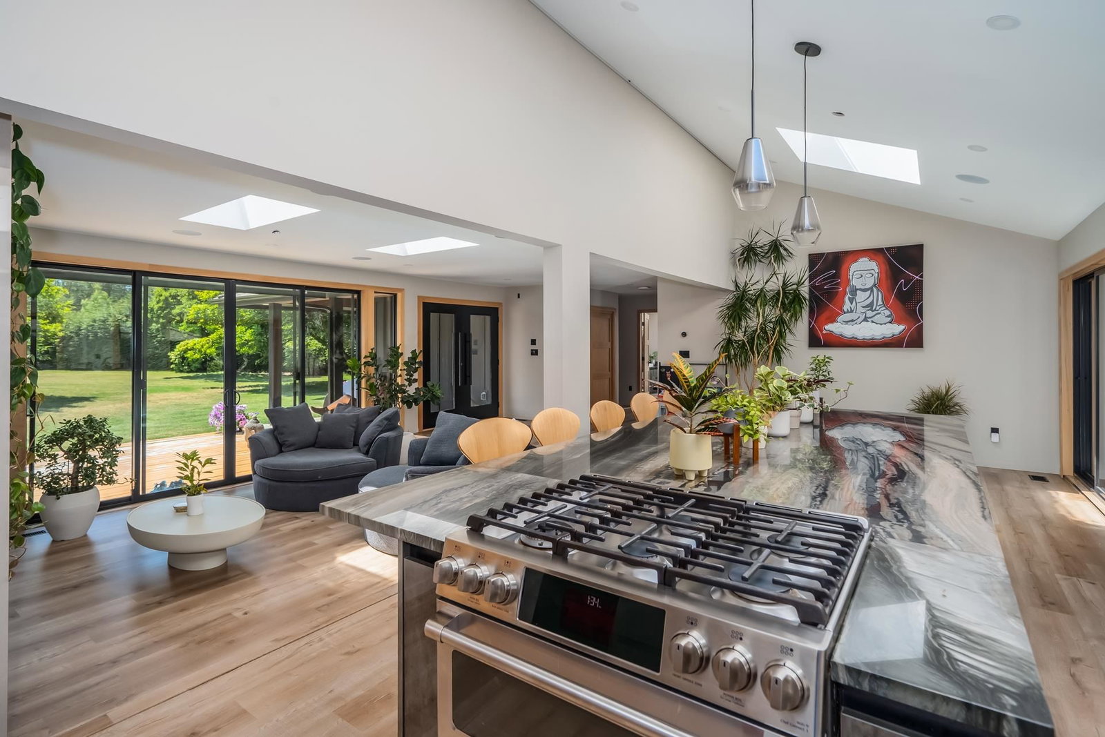 Listing Image 12