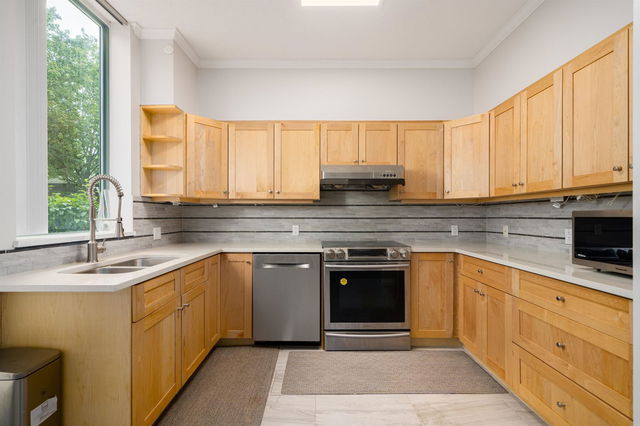 10 - 6611 Southoaks Crescent