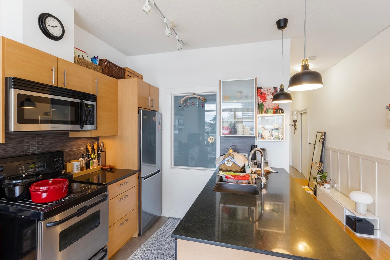 Listing Image 12