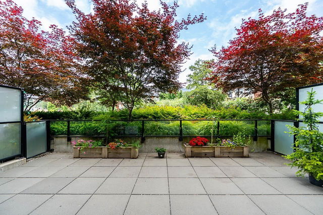 218 - 725 Marine Drive