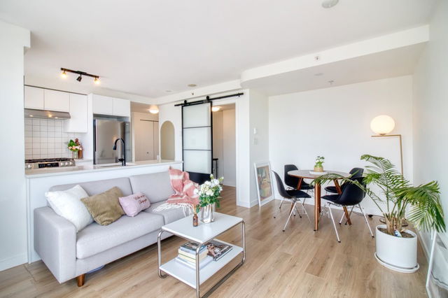 803 - 2483 Spruce Street
