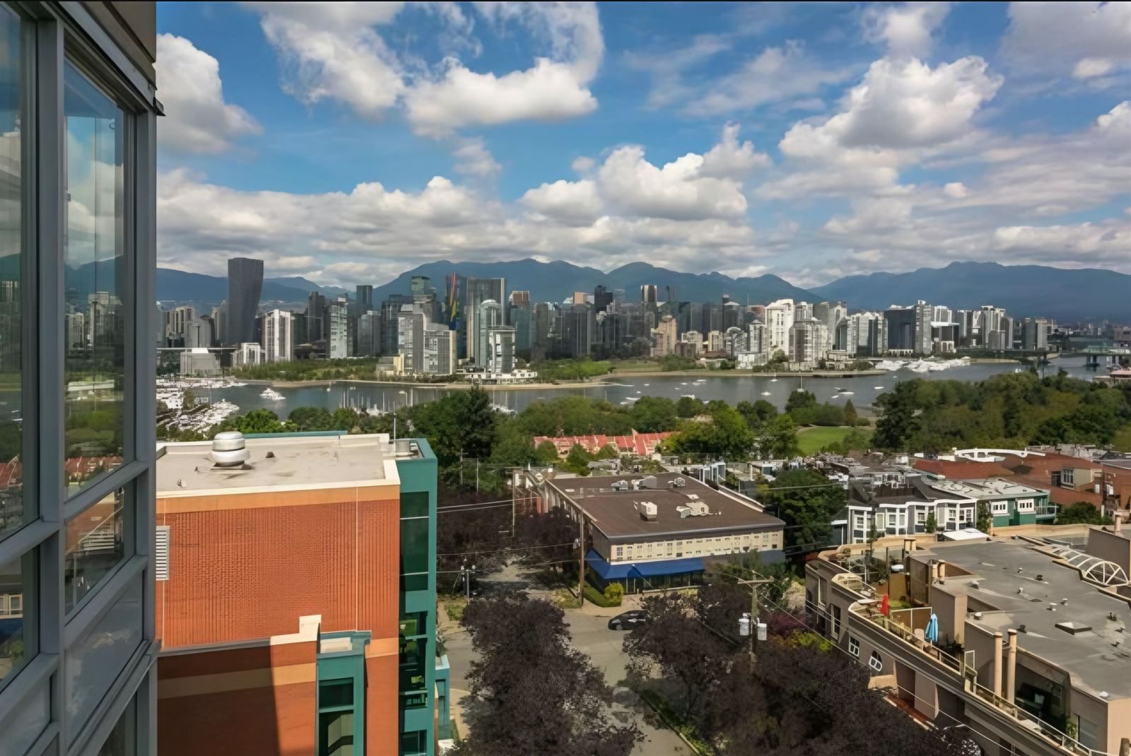 Listing Image 10