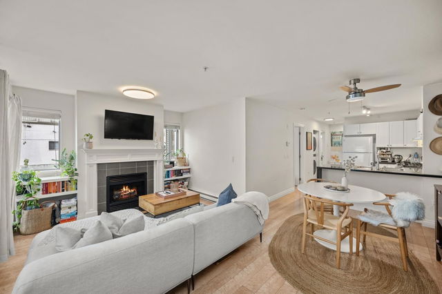206 - 688 16th Avenue E