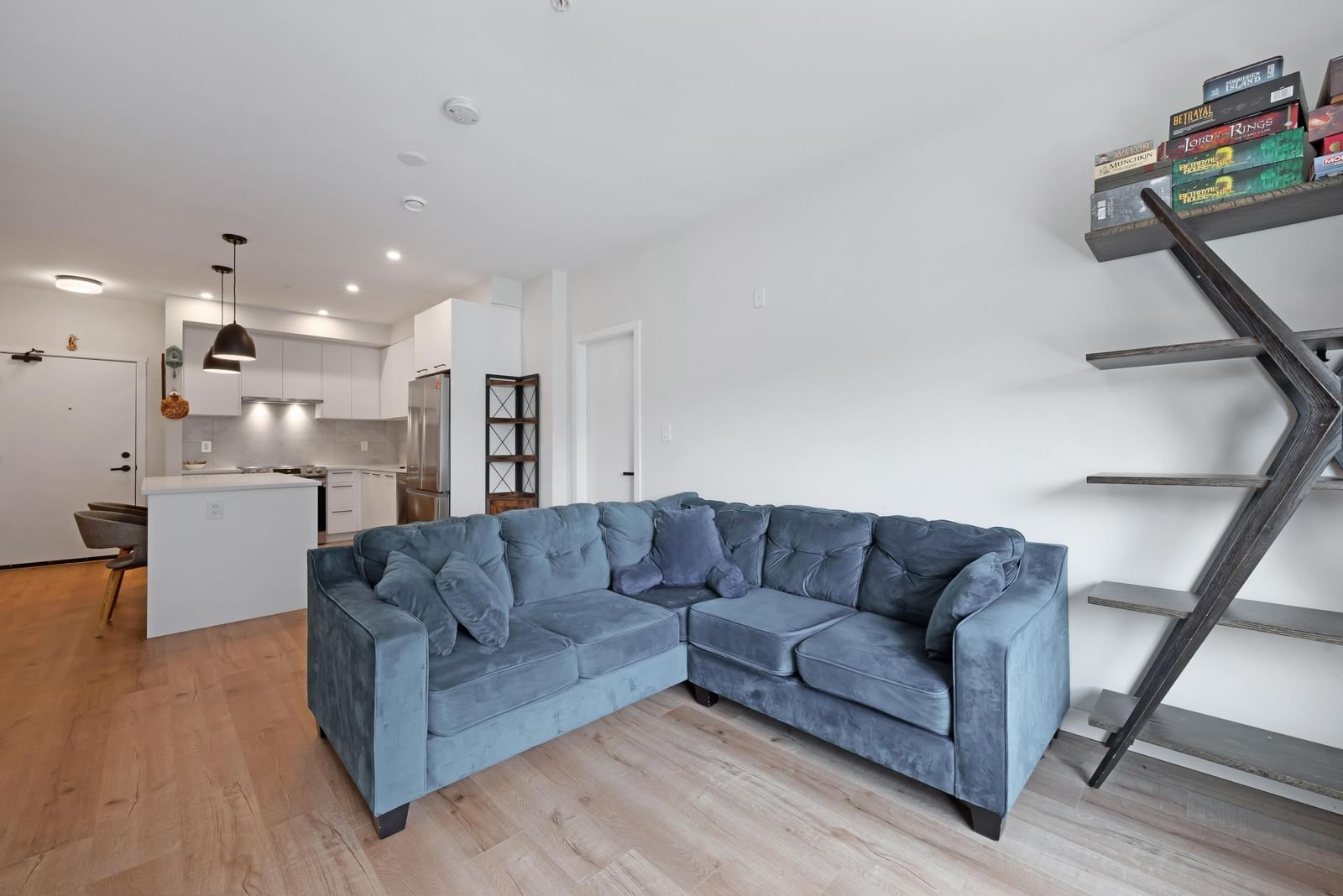 Listing Image 12