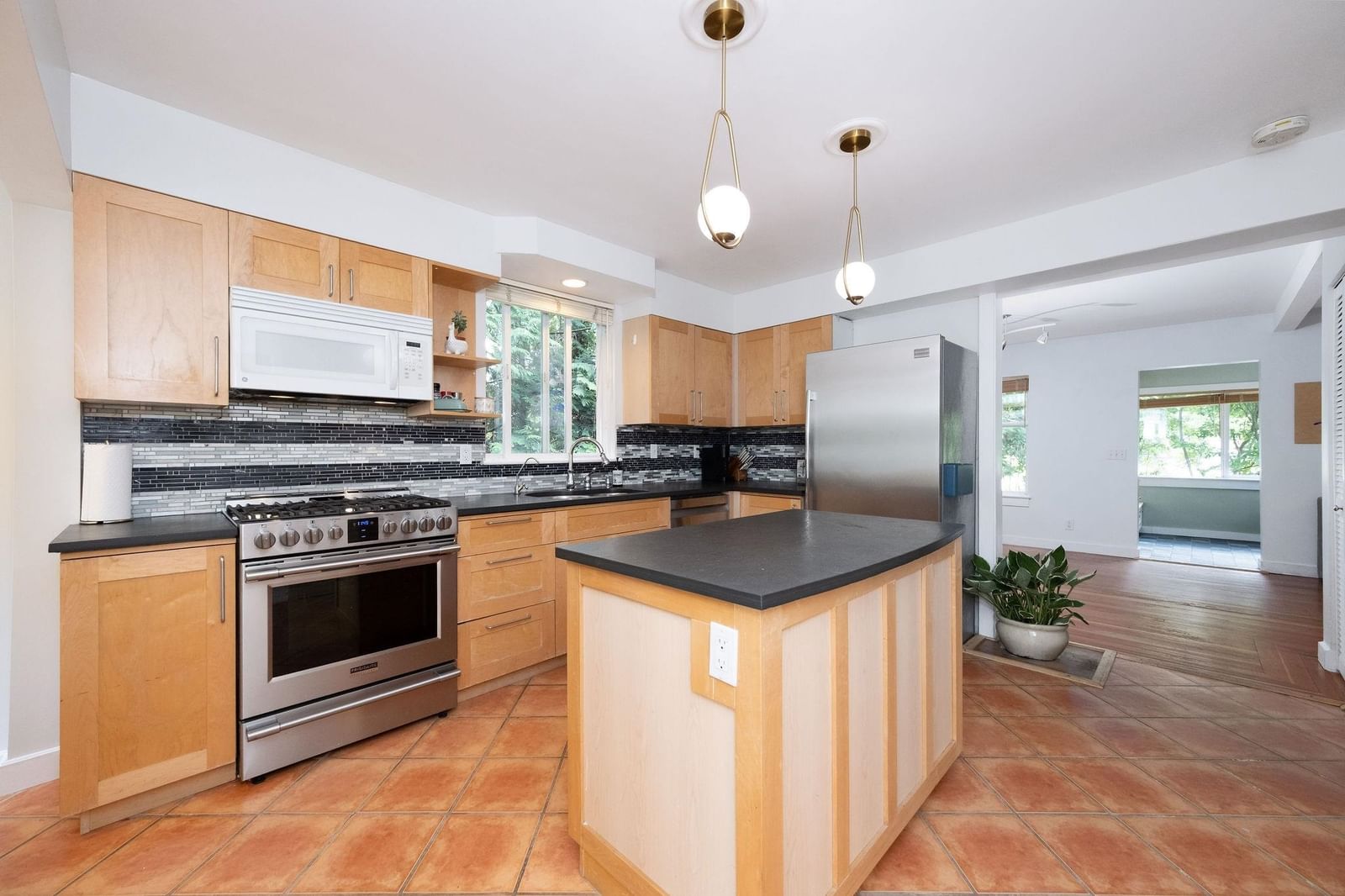Listing Image 8