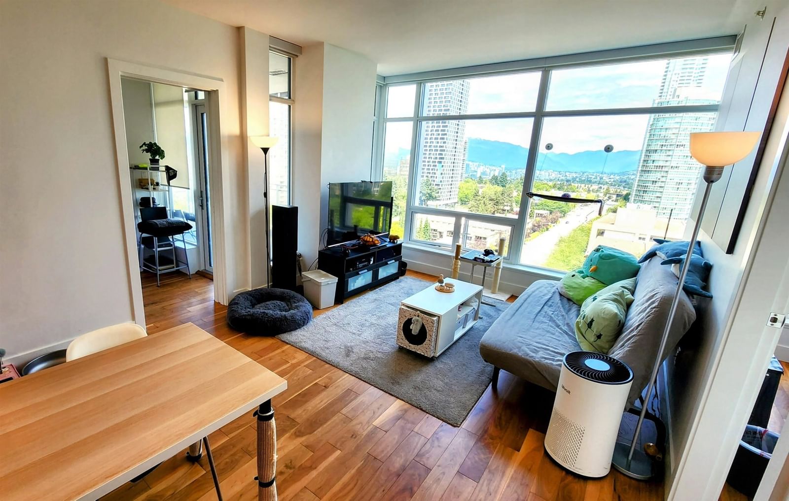 Listing Image 5