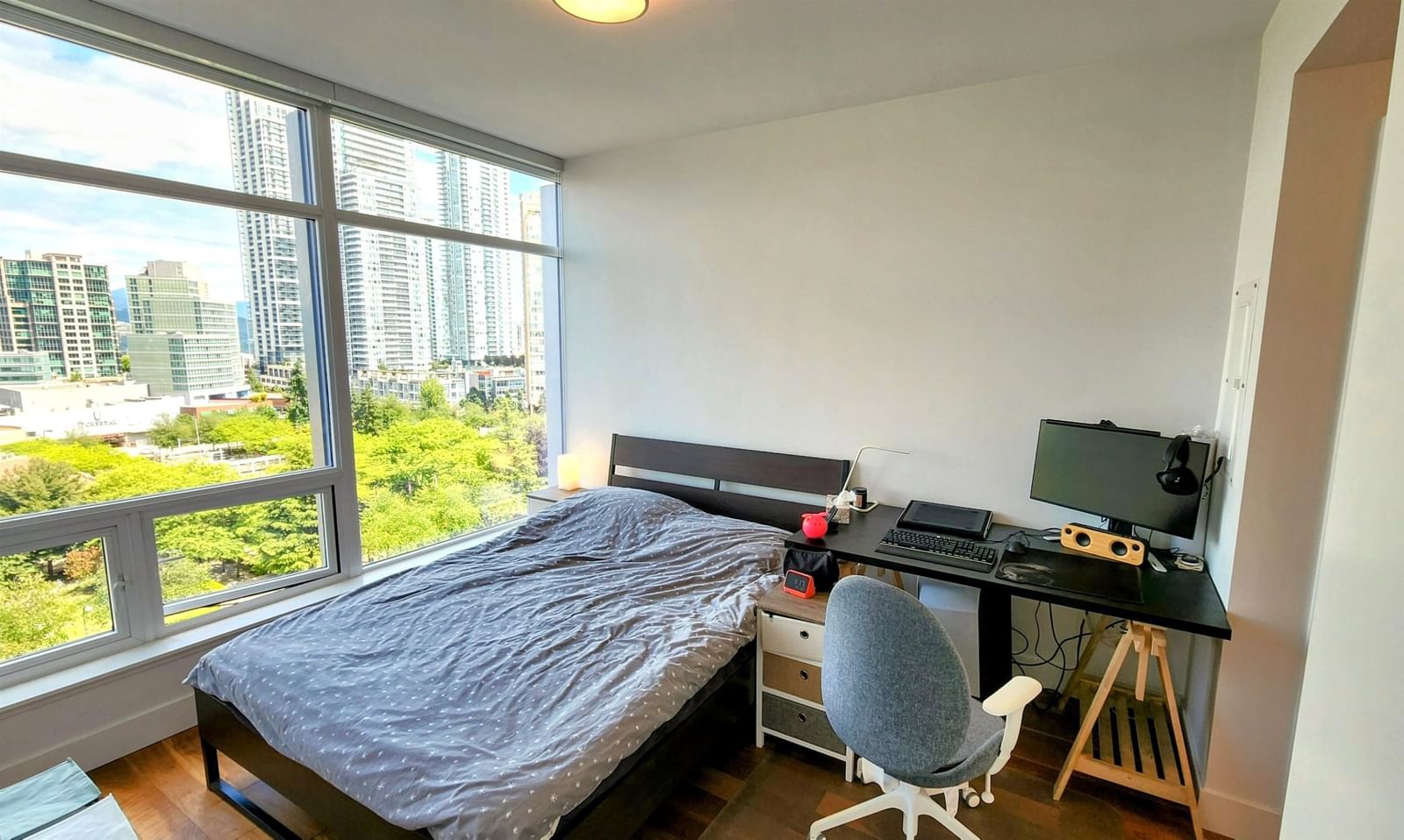 Listing Image 6