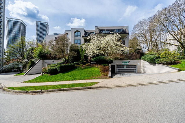 402 - 1945 Woodway Place