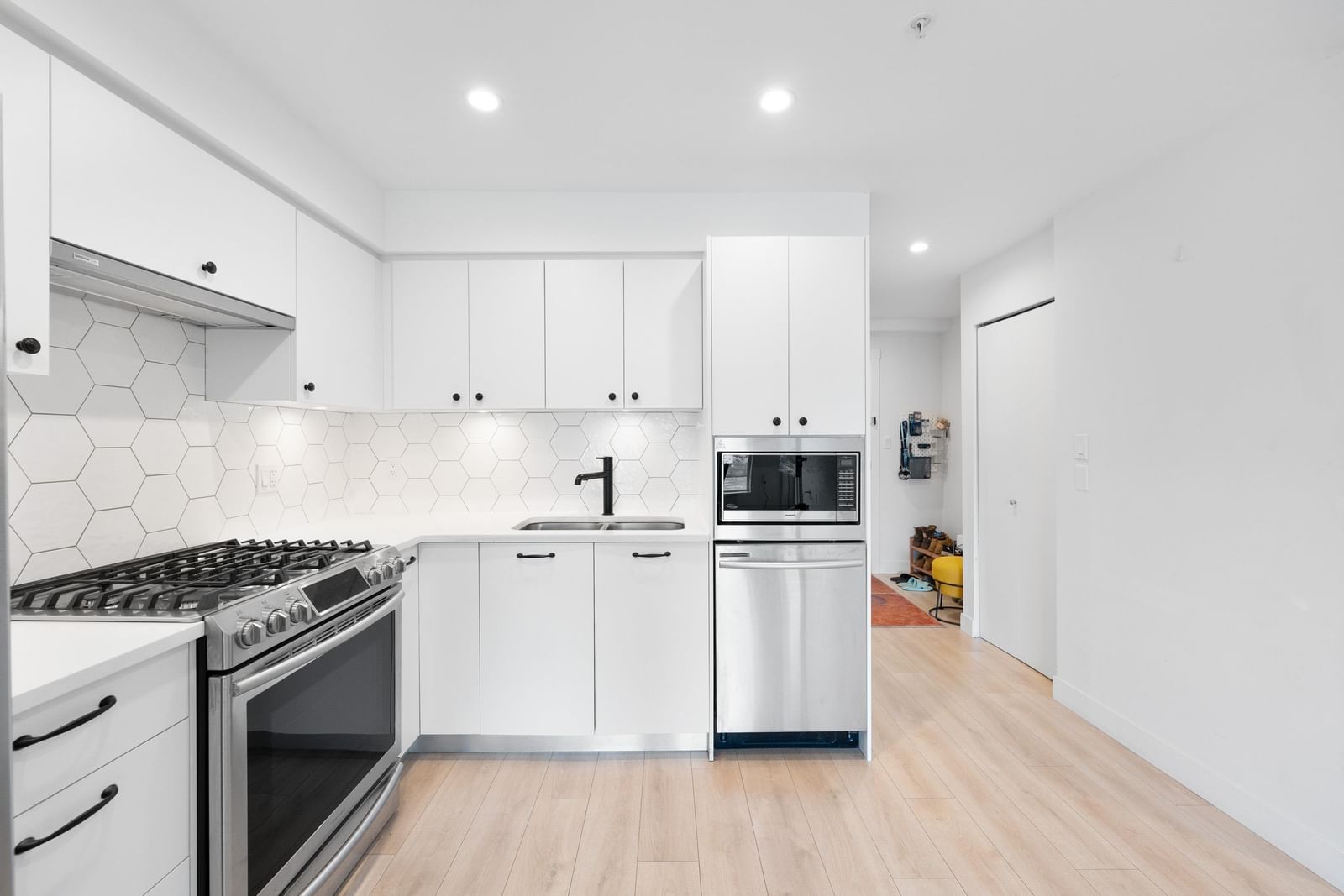 Listing Image 15