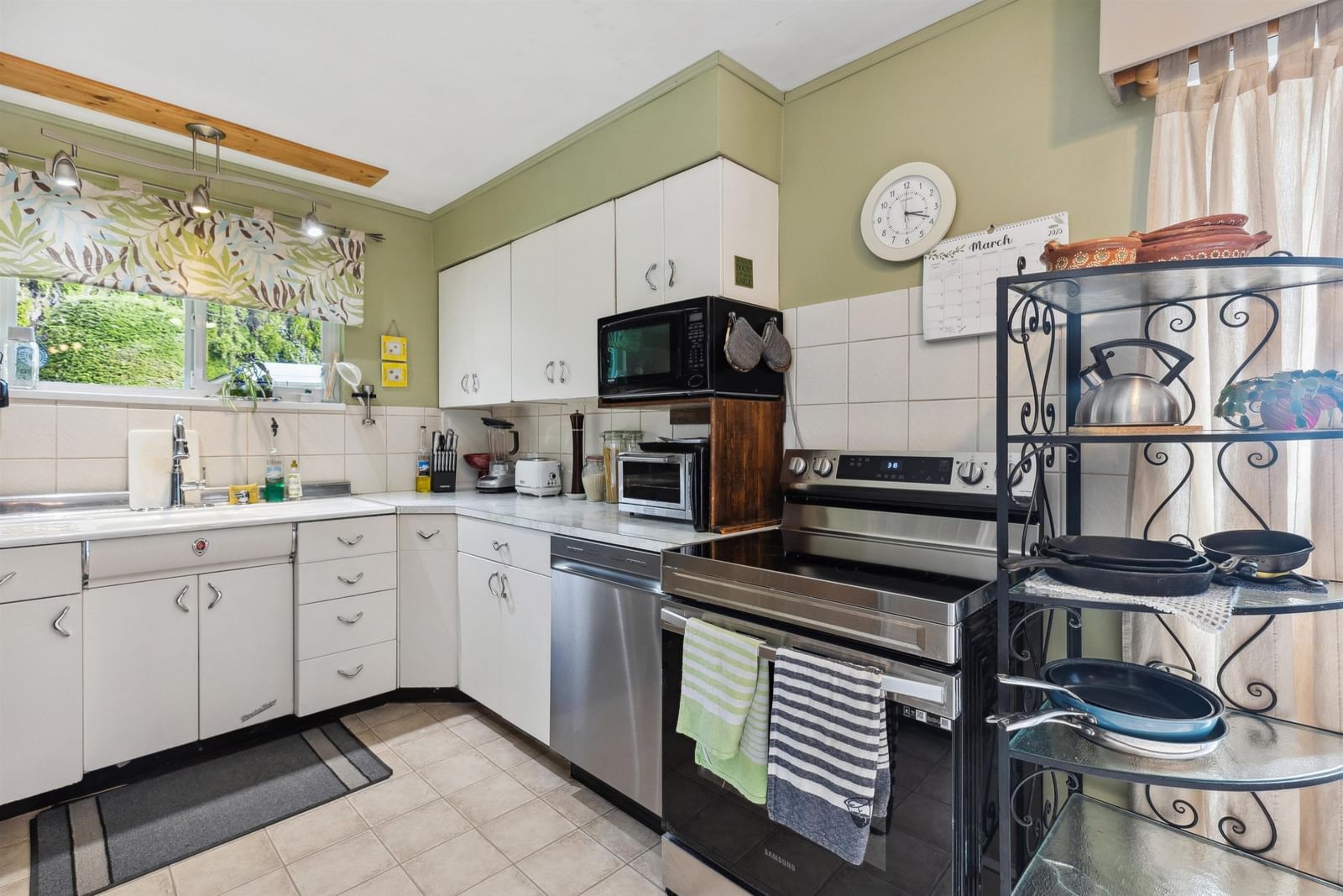Listing Image 8
