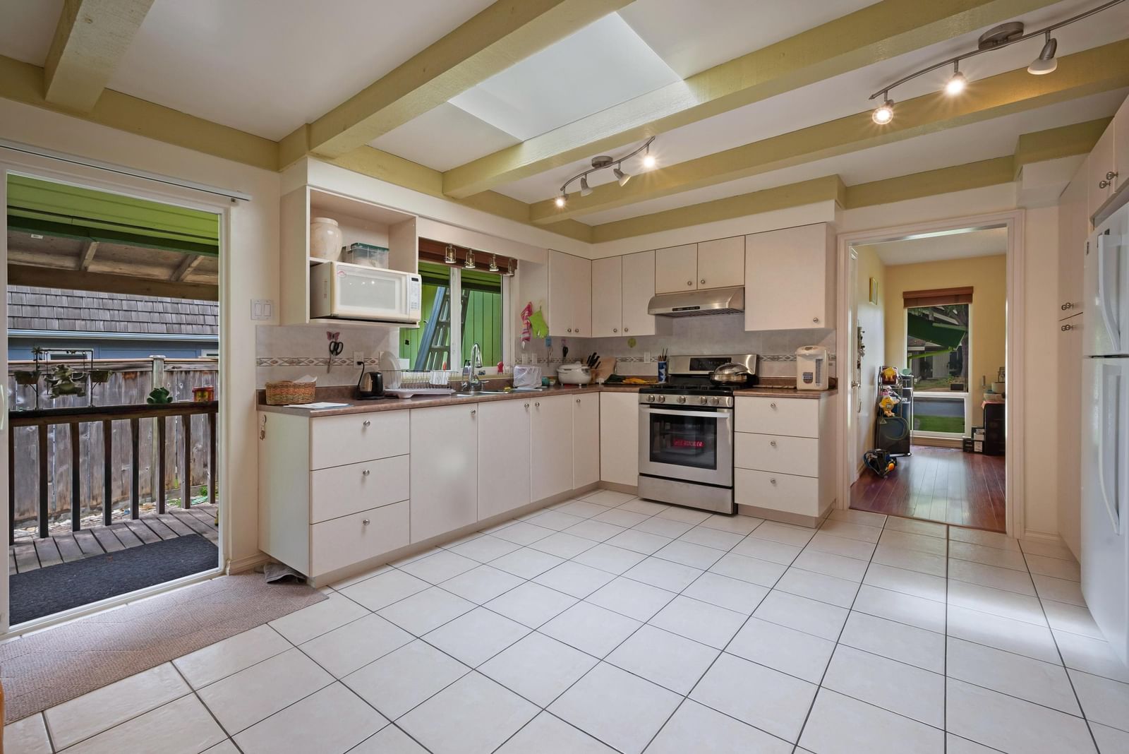 Listing Image 4