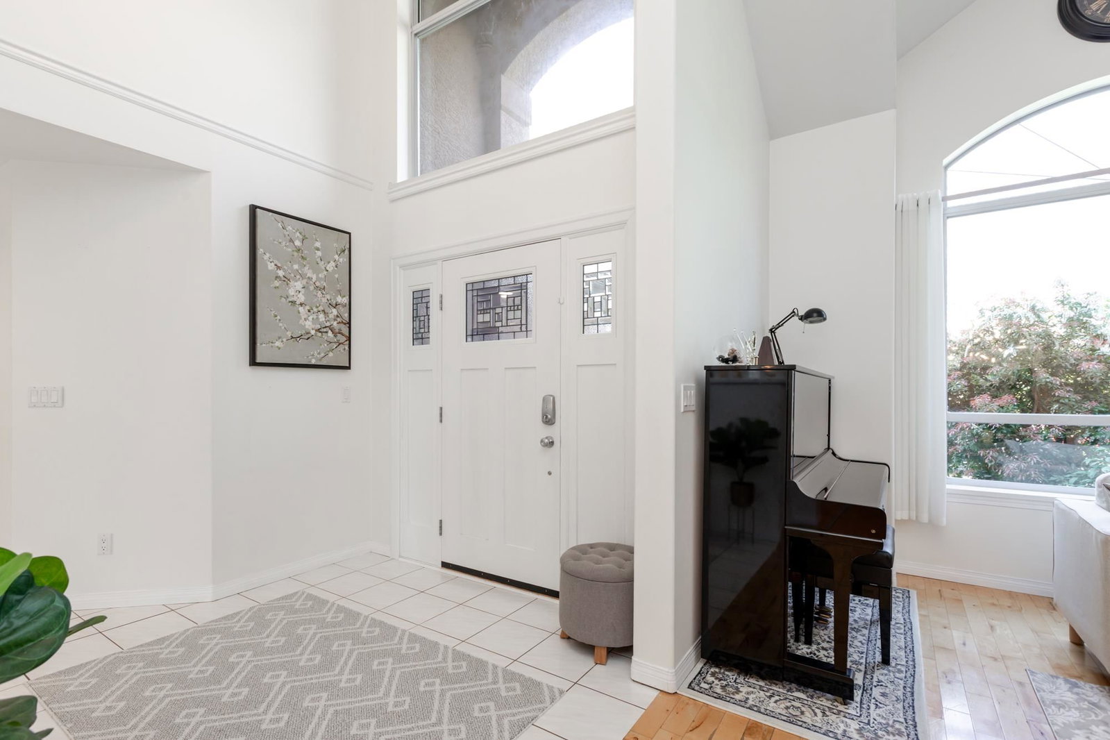 Listing Image 4