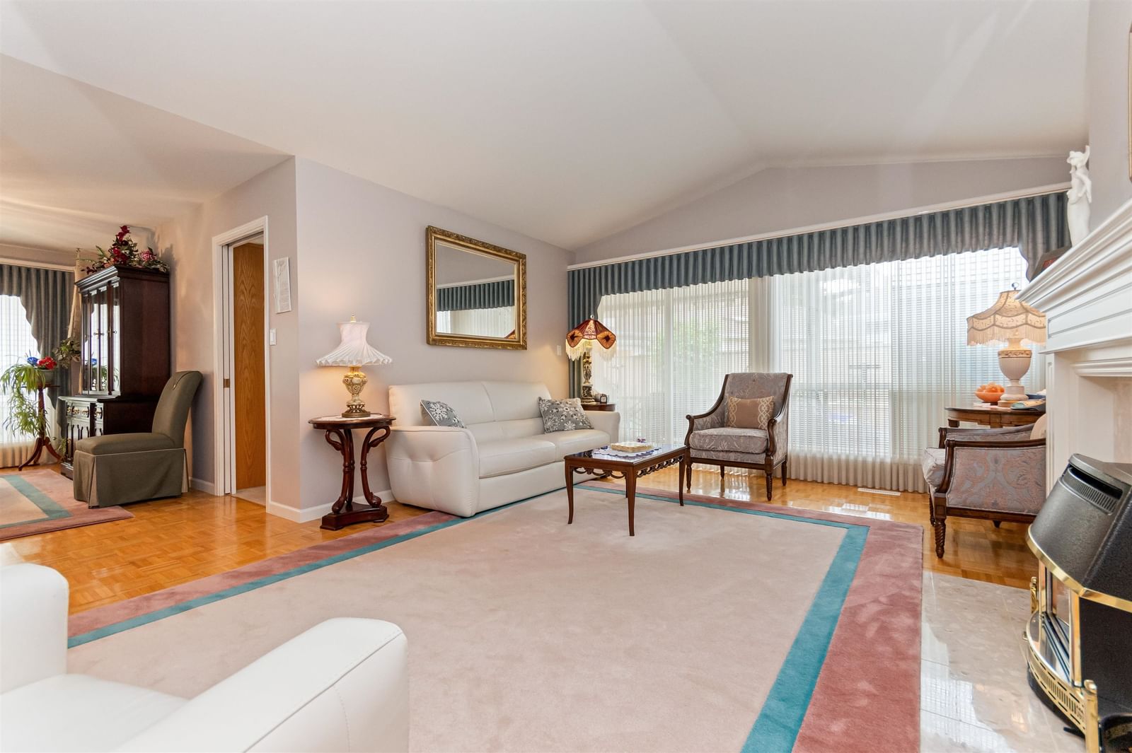 Listing Image 12