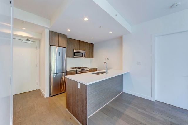 1005 - 9060 University Crescent