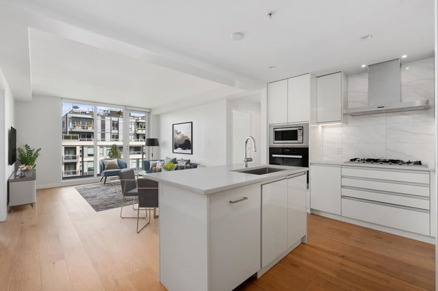411 - 528 King Edward Avenue W