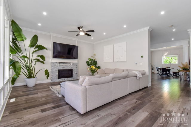 Upper House - 21076 77 Avenue