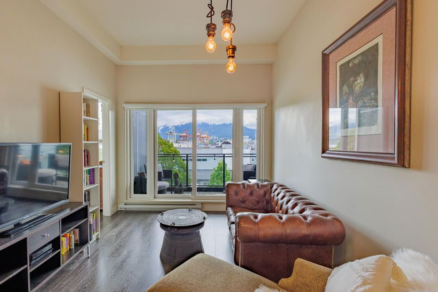 421 - 1588 Hastings Street E