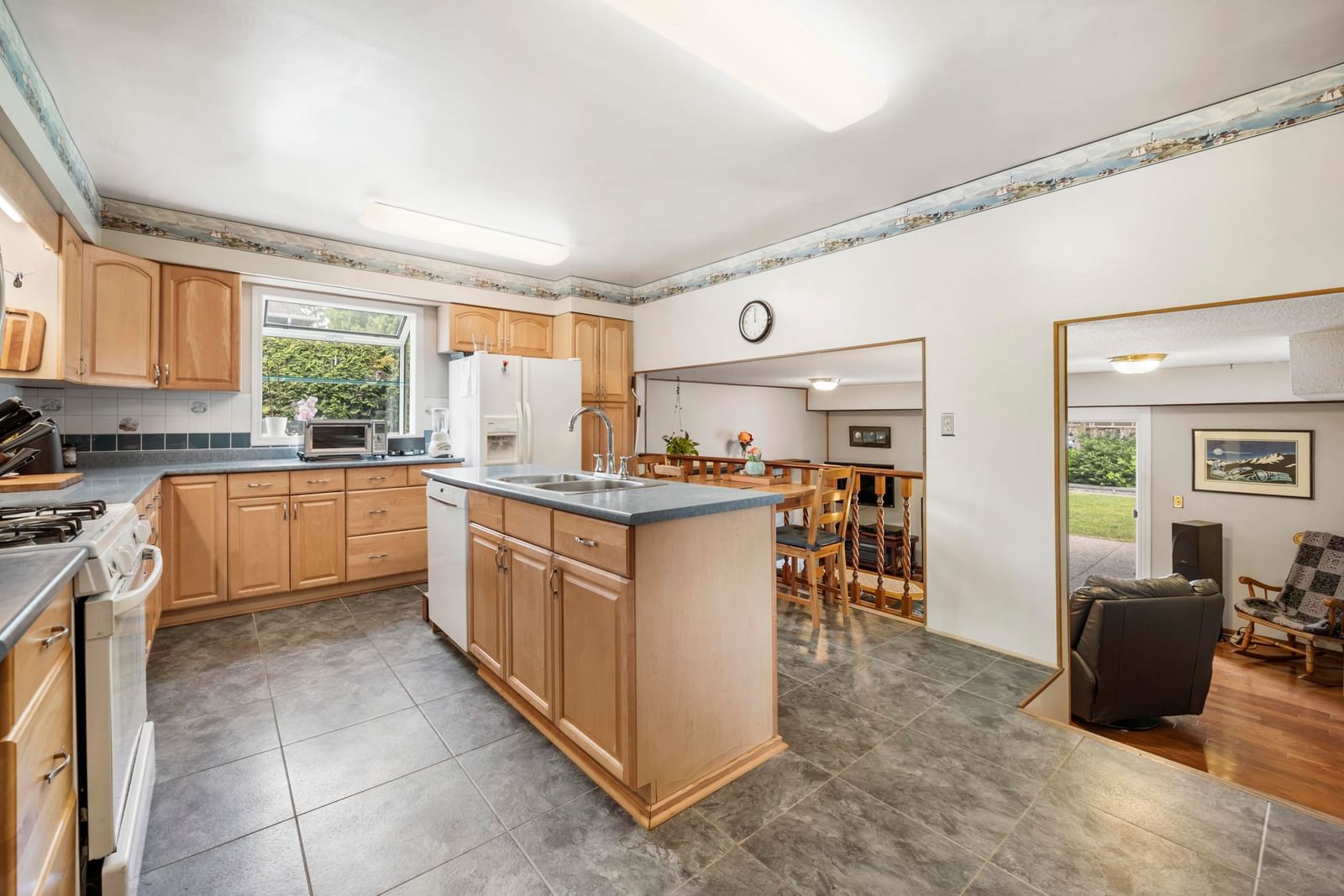 Listing Image 11