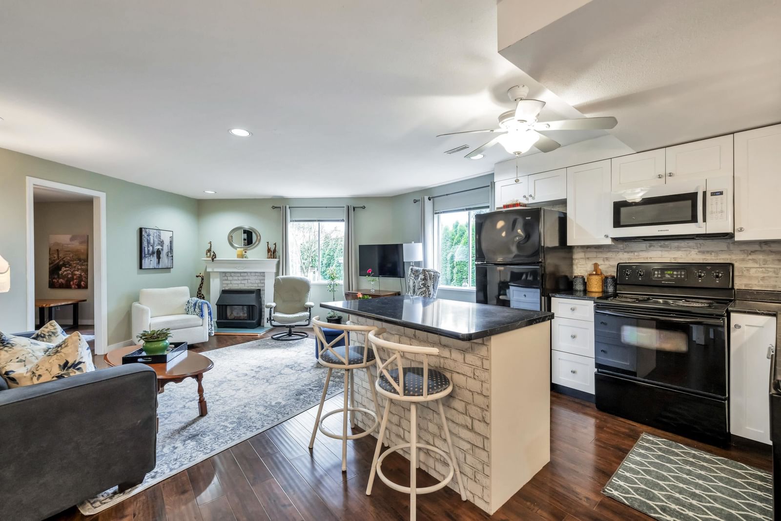 Listing Image 19