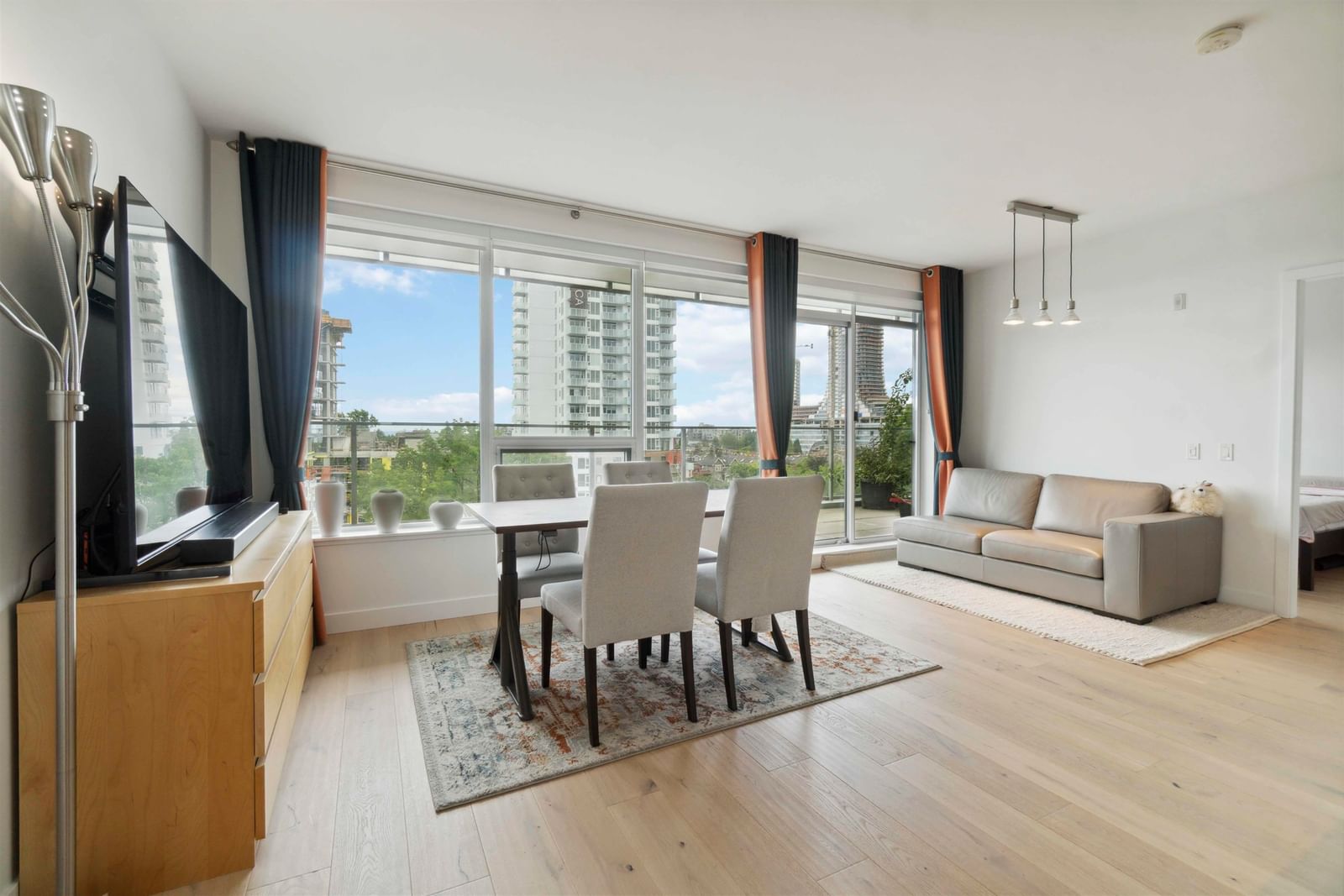 Listing Image 10