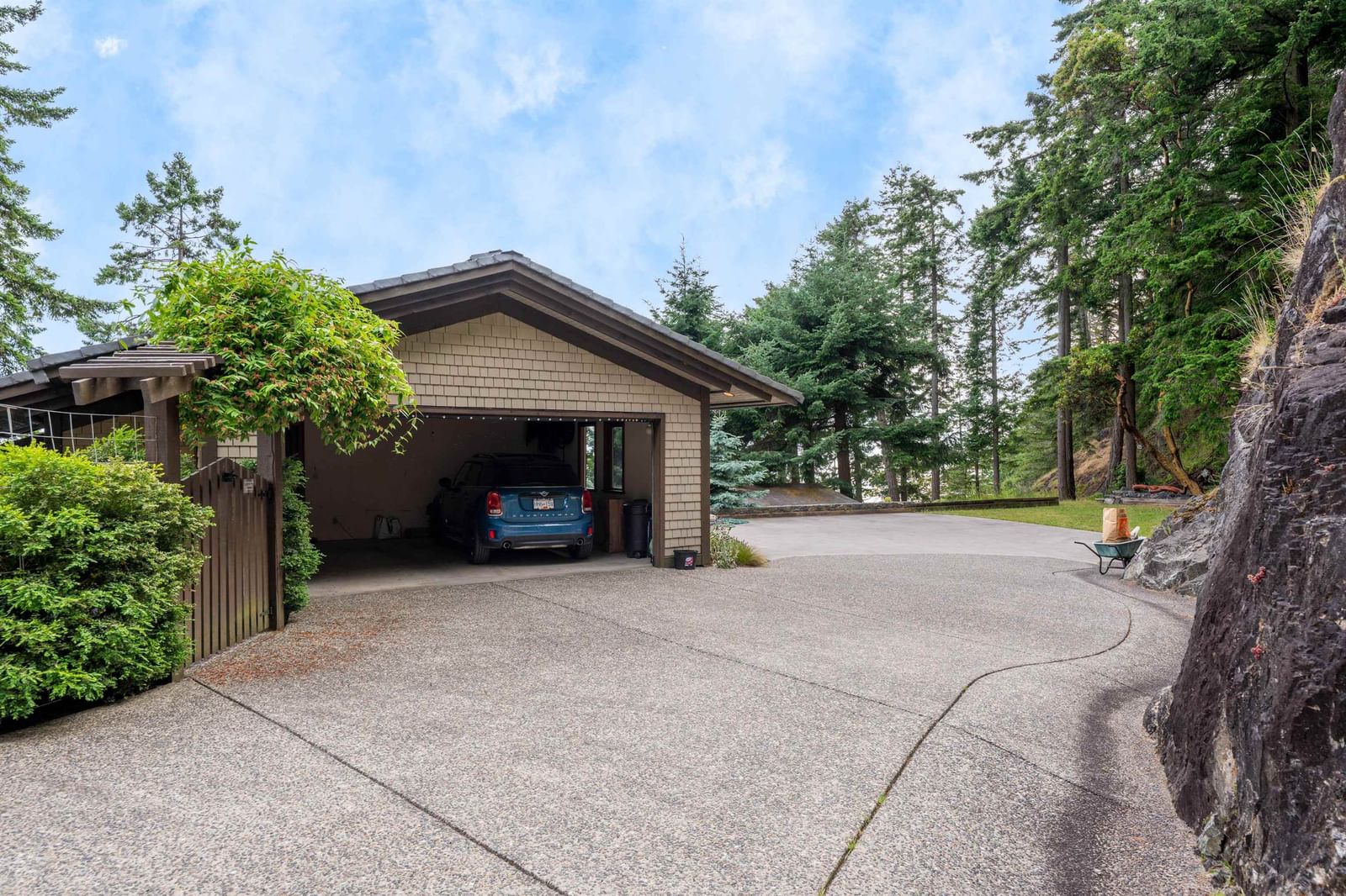 Listing Image 6