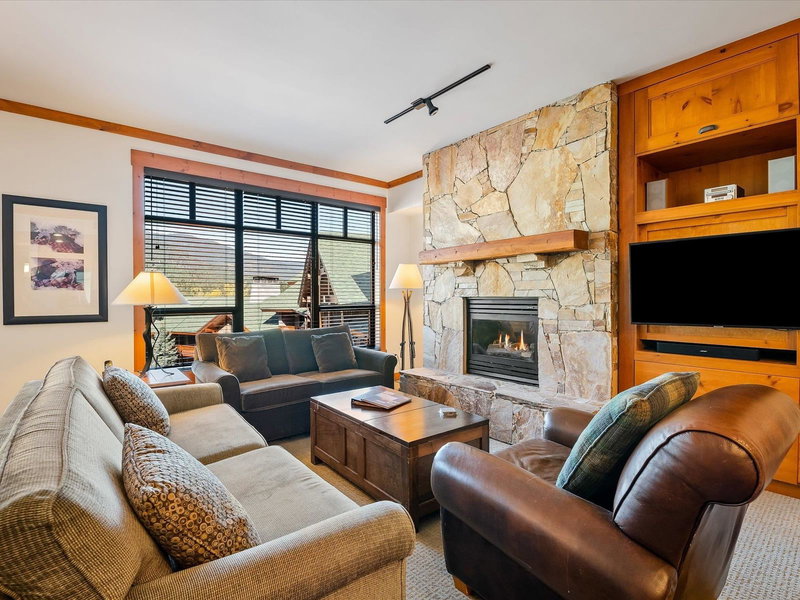 524 - 2202 Gondola Way, Whistler, V8E 0M7 | Image 3