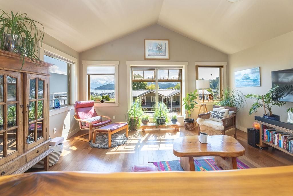Listing Image 11