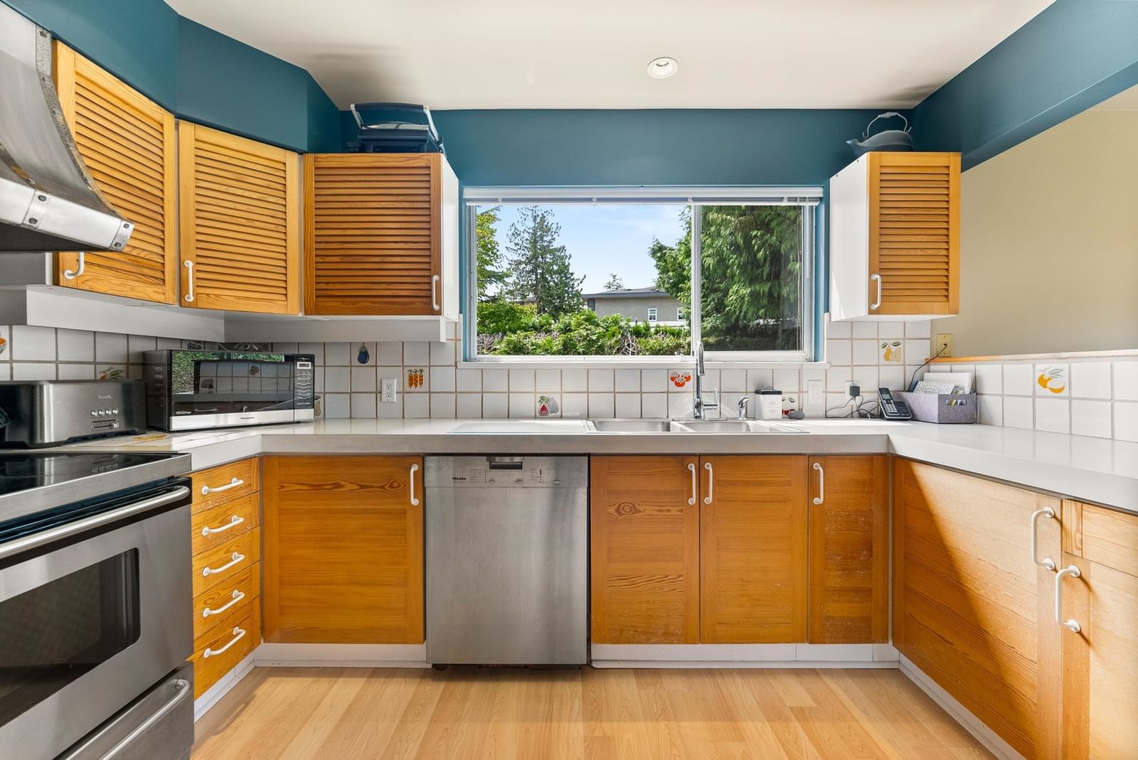 Listing Image 10