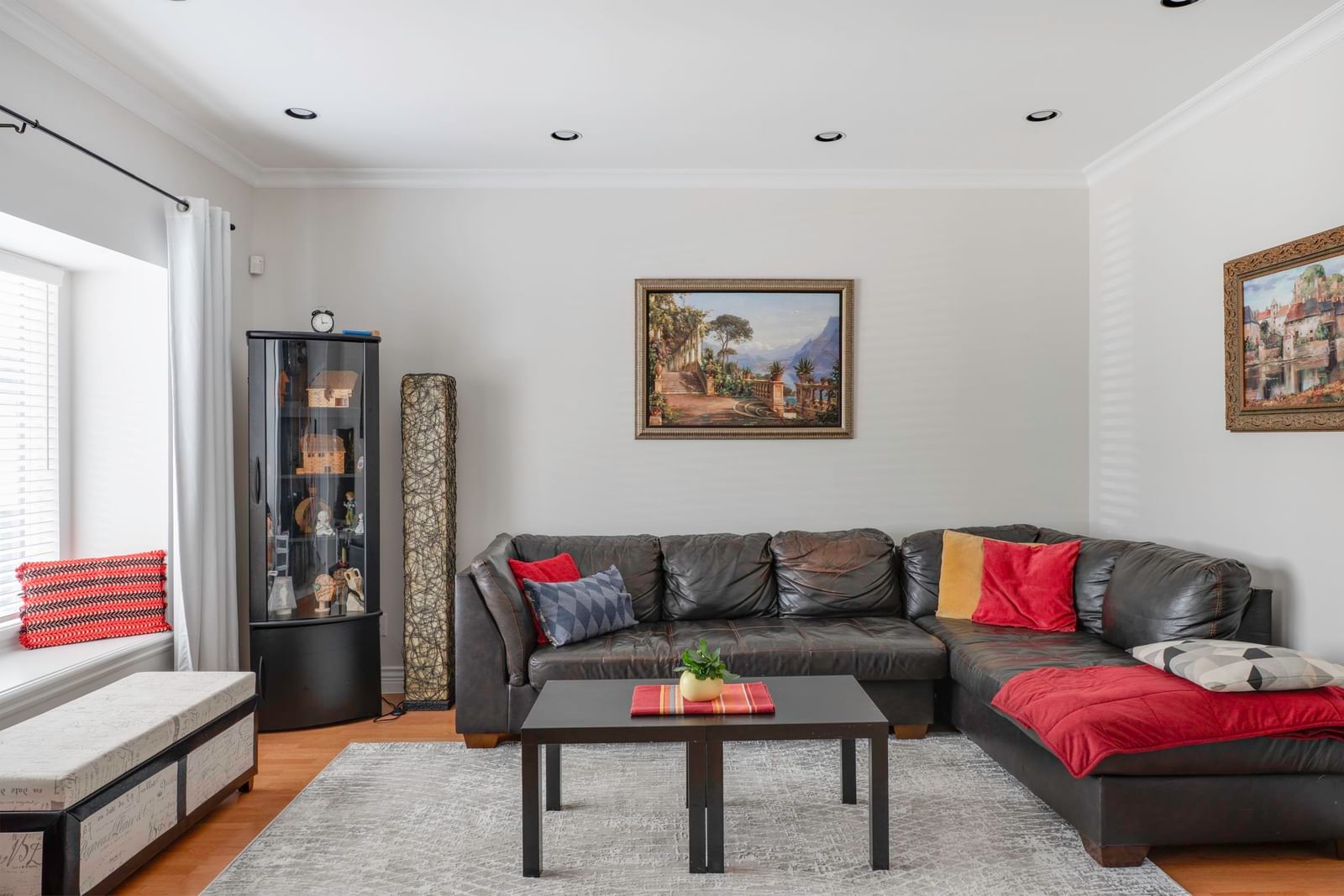 Listing Image 10