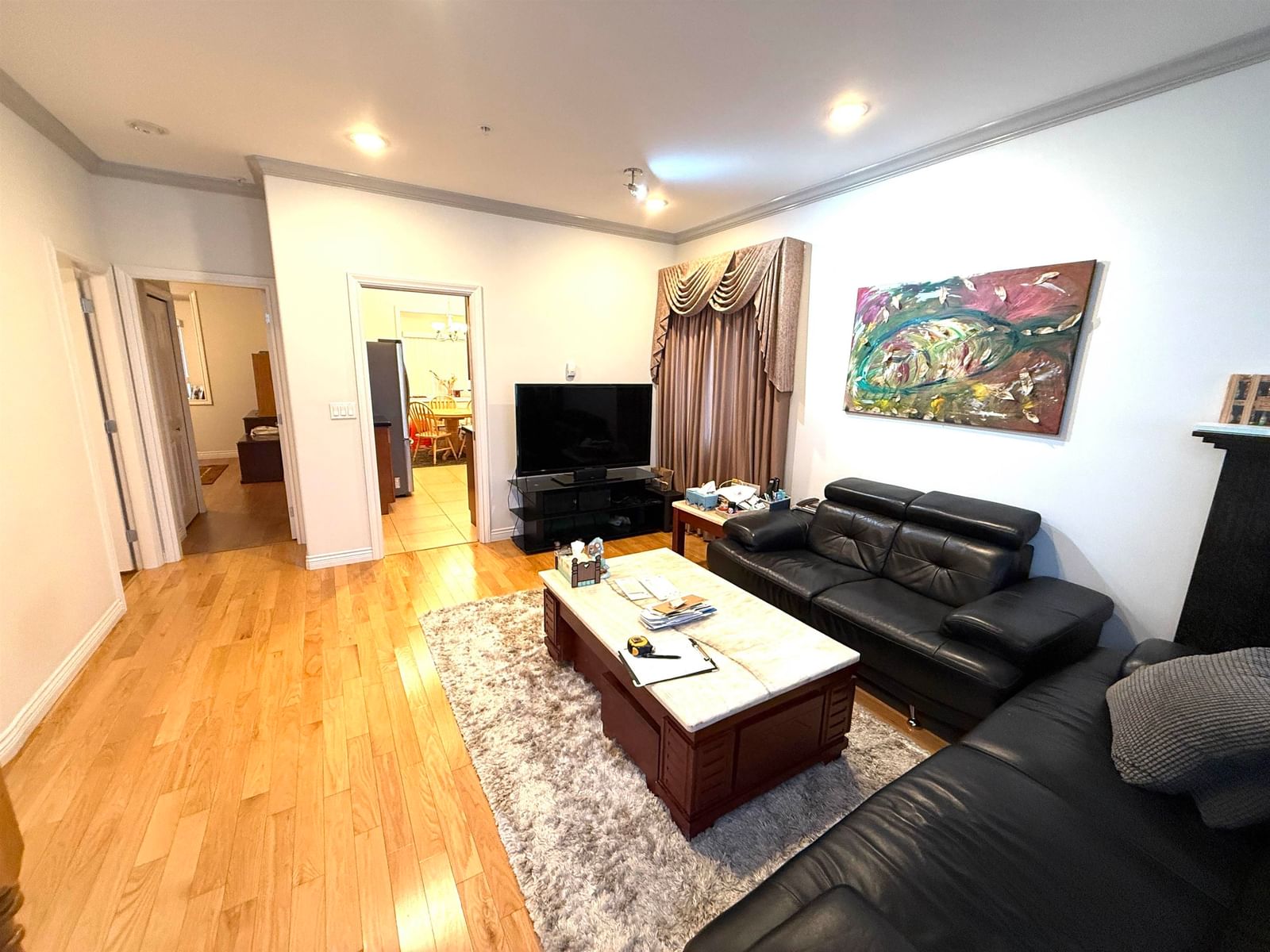 Listing Image 4