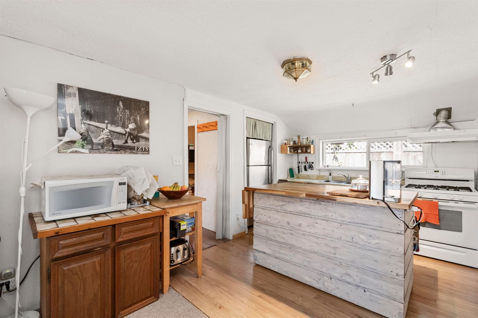 Listing Image 8