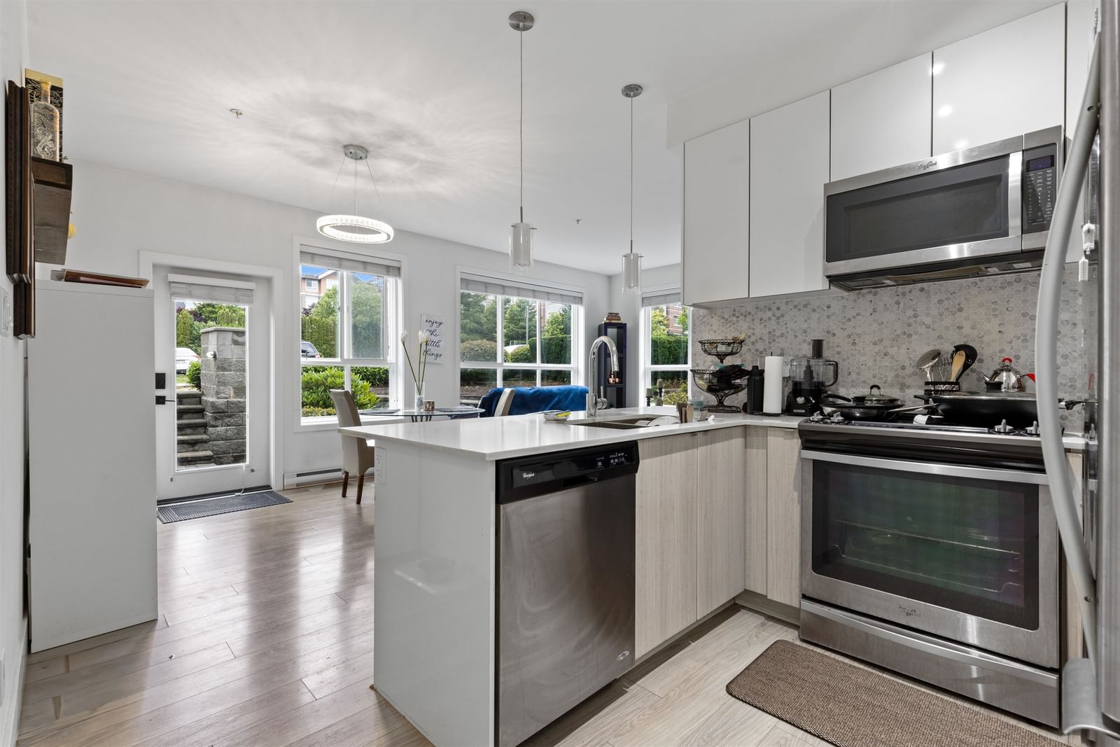 Listing Image 11