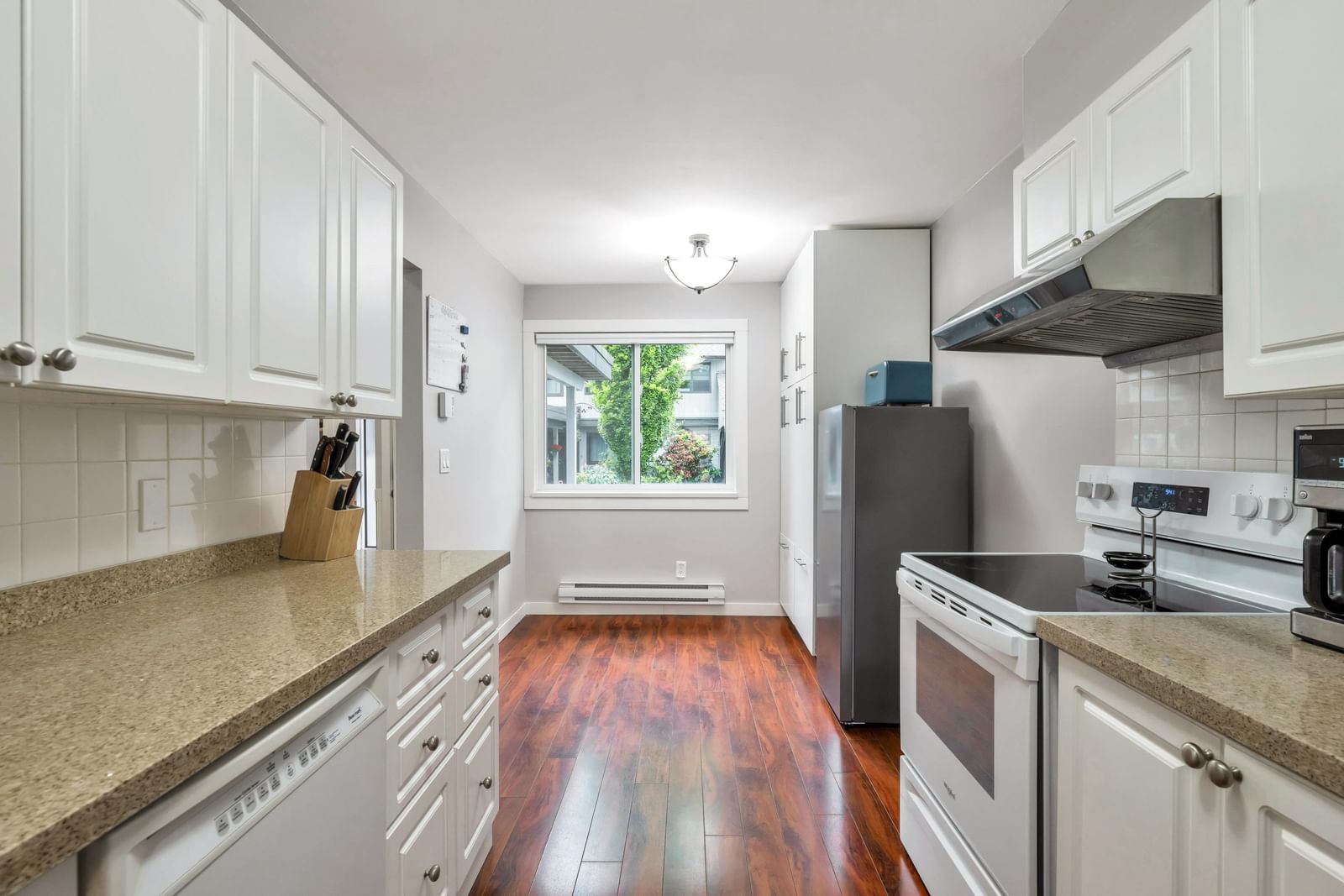 Listing Image 14