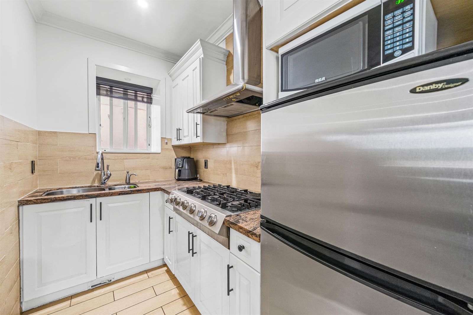 Listing Image 13