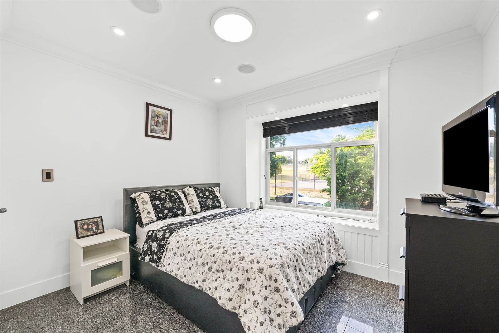 Listing Image 17