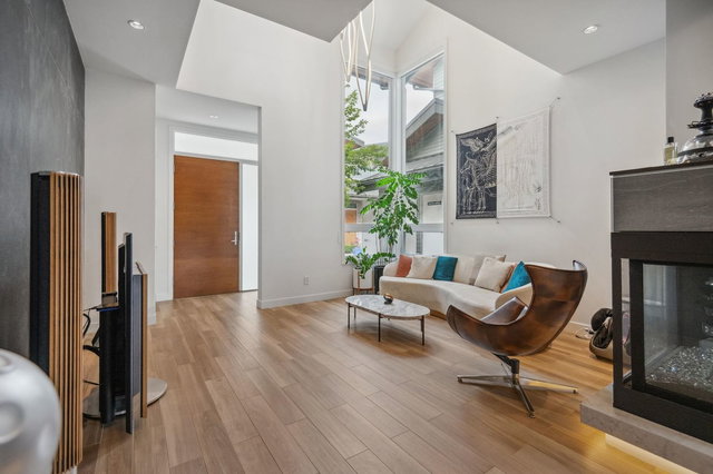 18 - 9055 Dayton Avenue