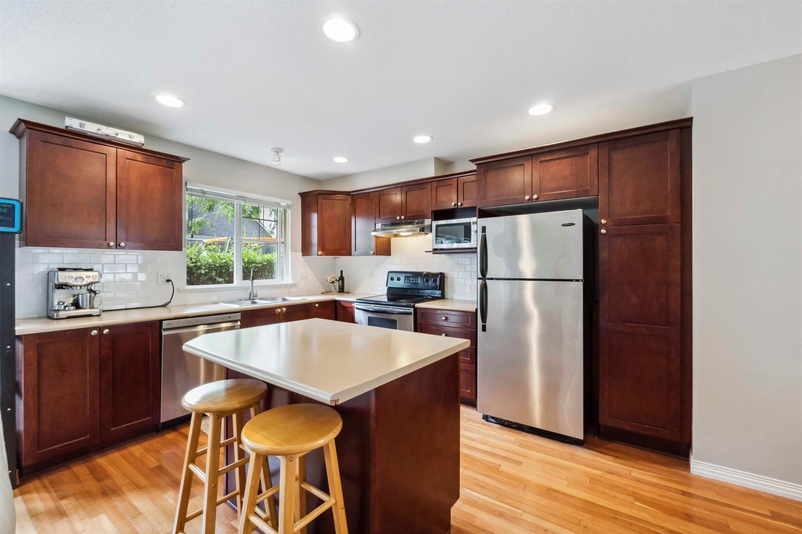 Listing Image 15